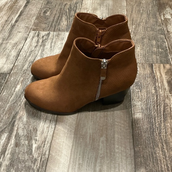 Brown Ankle Boots Size 8 - Picture 3 of 12